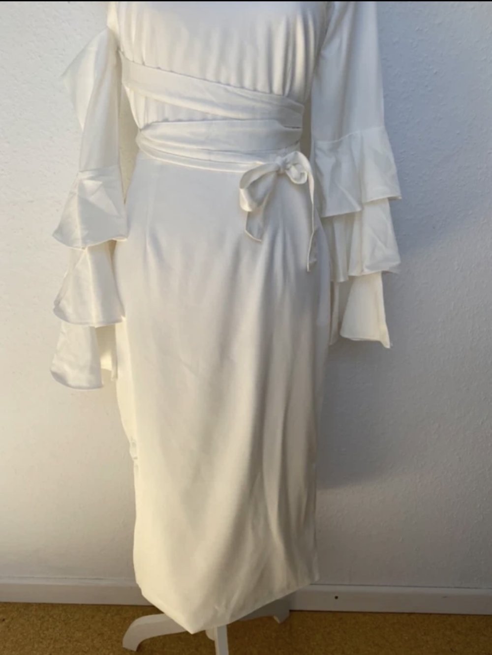 Bleistiftkleid Midi Abendkleid Cocktail Weiß Sommer Rüschen Offshoulder Hochzeit Verlobung Standesamt Lavish Alice