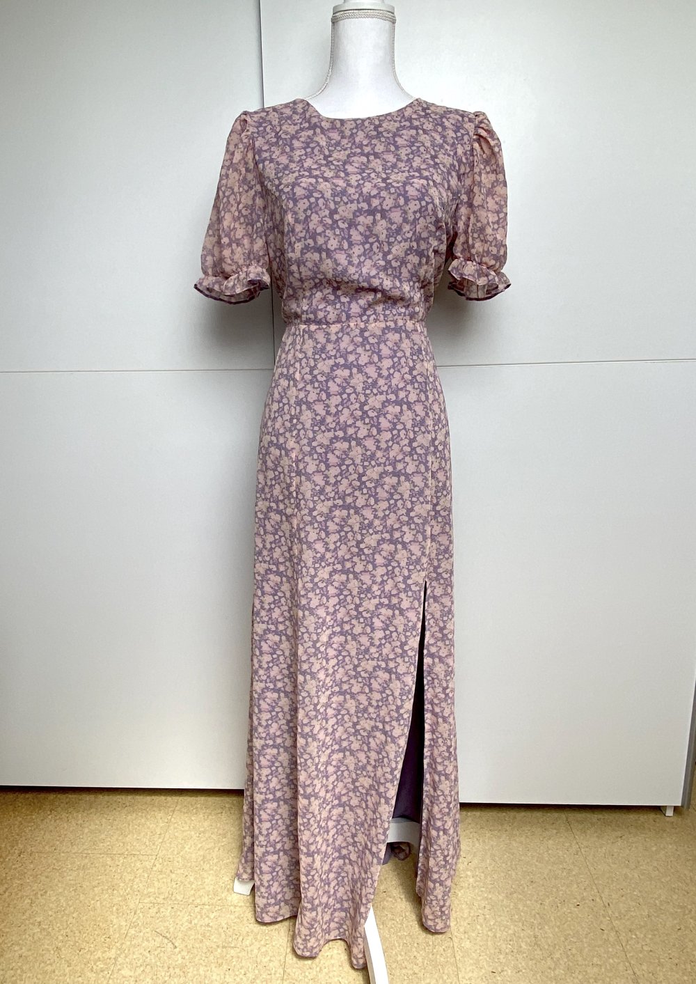 Kleid Midaxi Maxi Sommerkleid Freizeit Blümchen Blumenmuster Lila Violett River Island