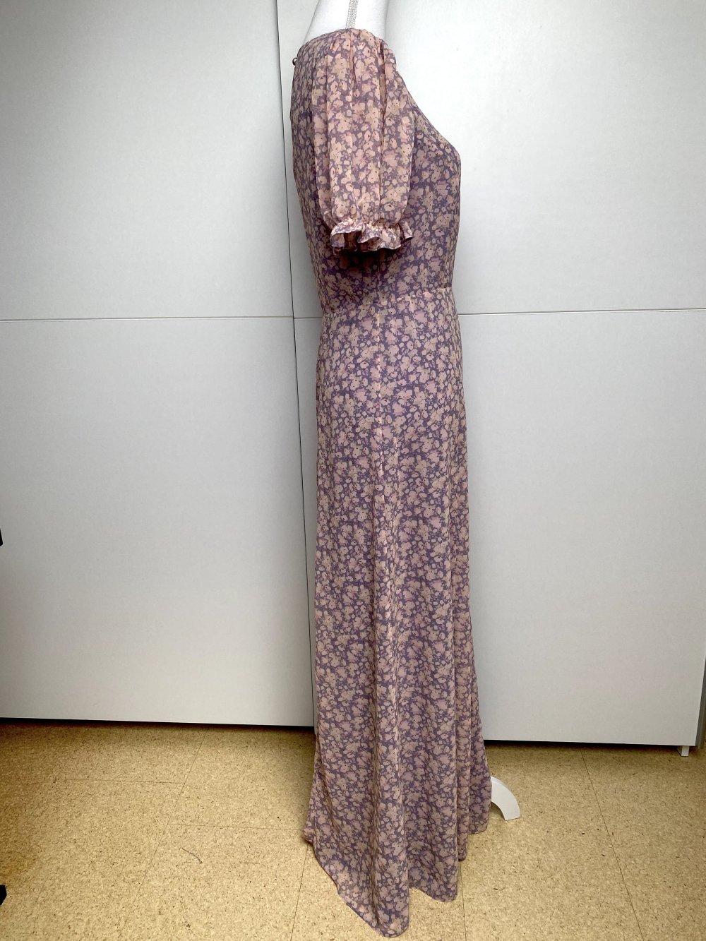 Kleid Midaxi Maxi Sommerkleid Freizeit Blümchen Blumenmuster Lila Violett River Island