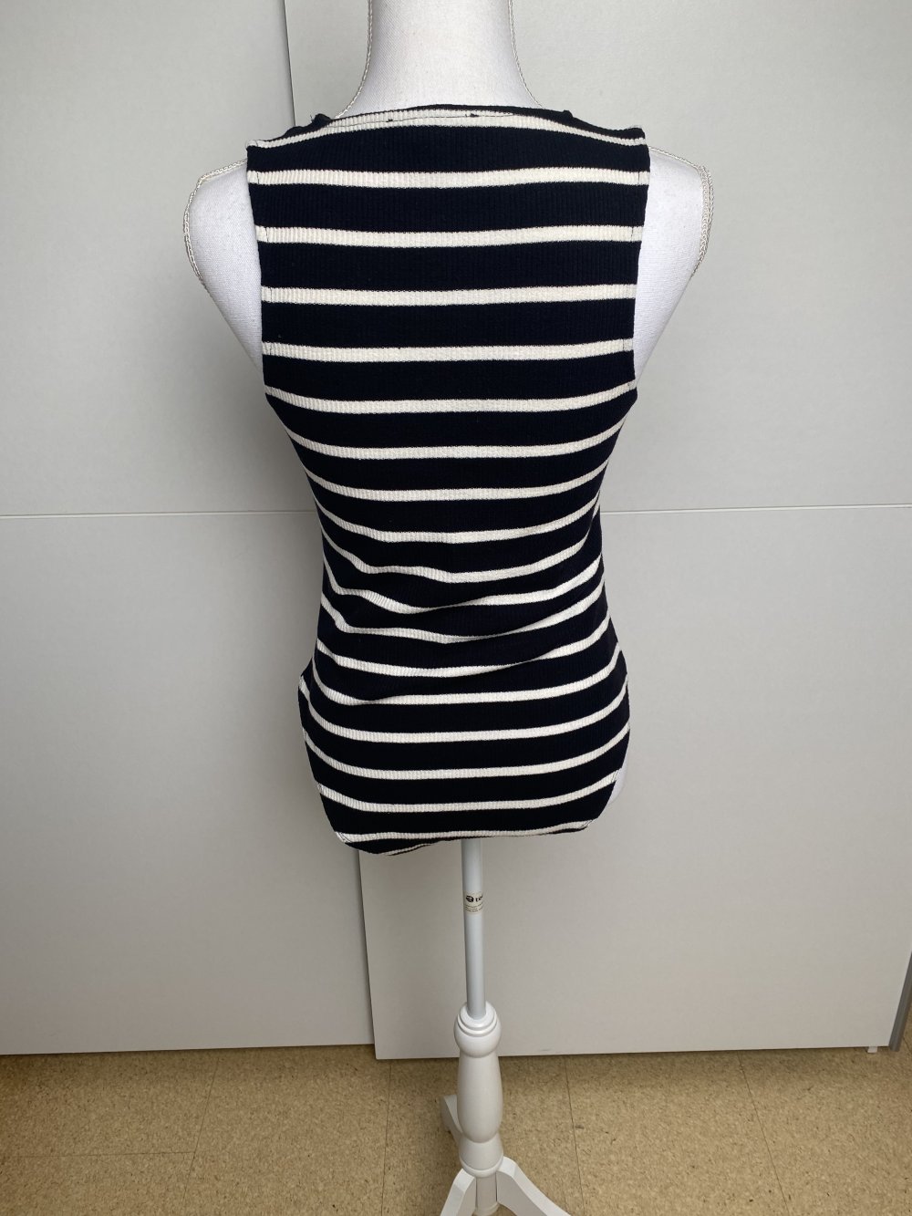 Top Oberteil Body Einteiler Streifen Cut-Out Racer Gerippt Schwarz Weiß Sommer Mango