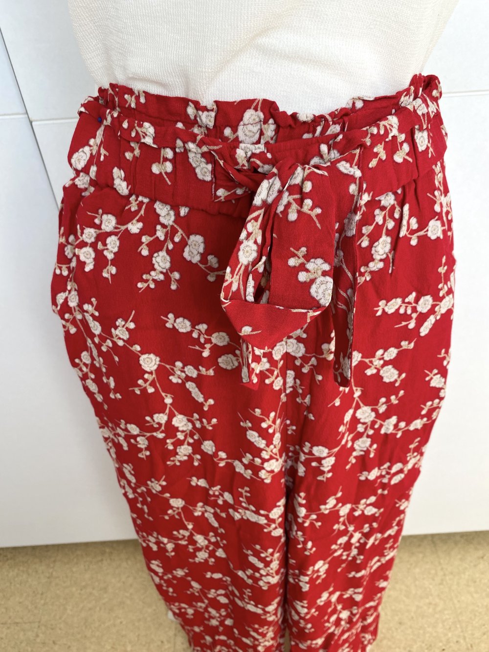 Hose Weit Palazzo Sommer Blumen Muster Blümchen Rot Schleife Designer H&M