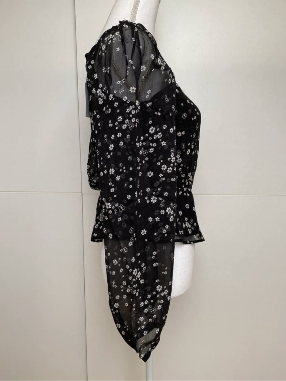 Bluse Top Blumen Sommer Muster Schwarz weiß Sommer Boho Schößchen Puffärmel Knöpfe H&M