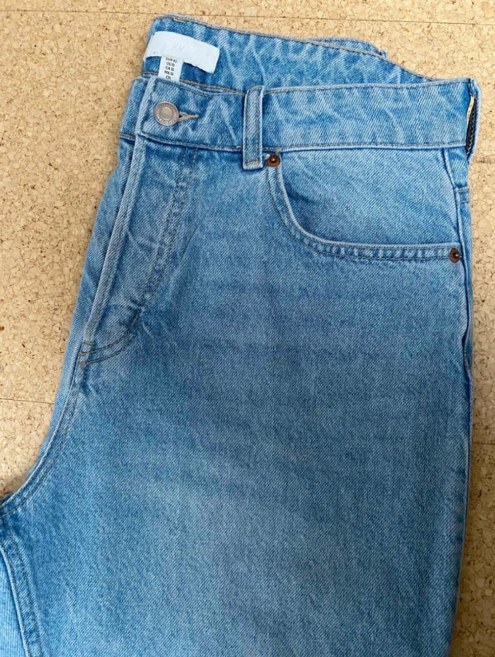 Jeans Gerade Straight High Blue Denim Hell 5-Pocket-Jeans Button H&M