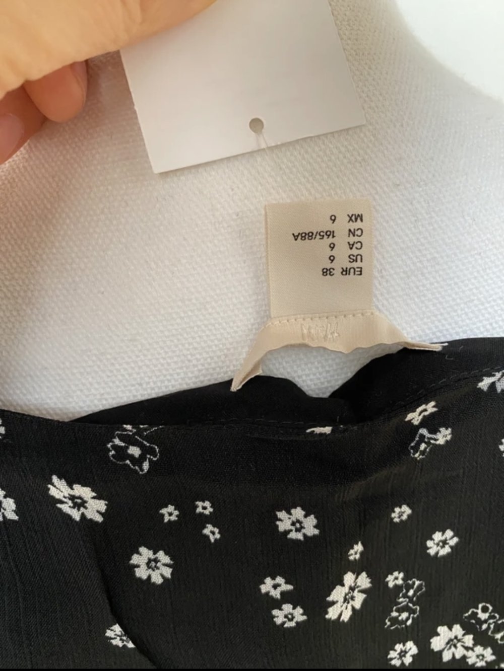 Bluse Top Blumen Sommer Muster Schwarz weiß Sommer Boho Schößchen Puffärmel Knöpfe H&M