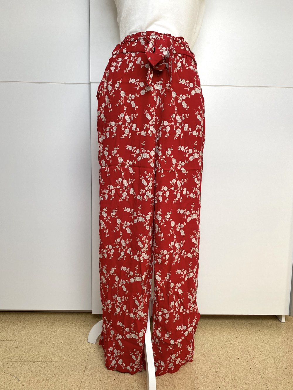 Hose Weit Palazzo Sommer Blumen Muster Blümchen Rot Schleife Designer H&M