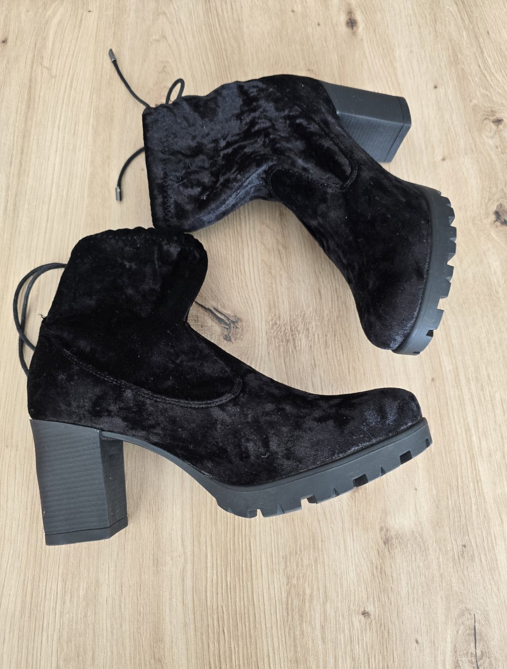 Stiefeletten mit Samt-