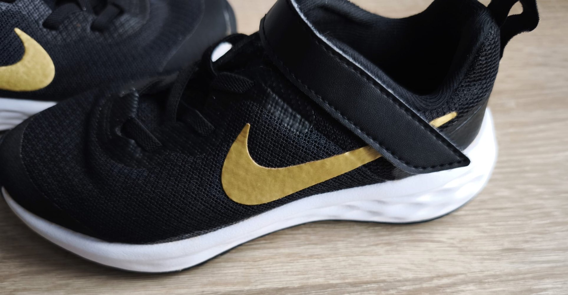 Kinder Sportschuhe/Sneaker, Nike, Schwarz/Gold, Größe 29,5