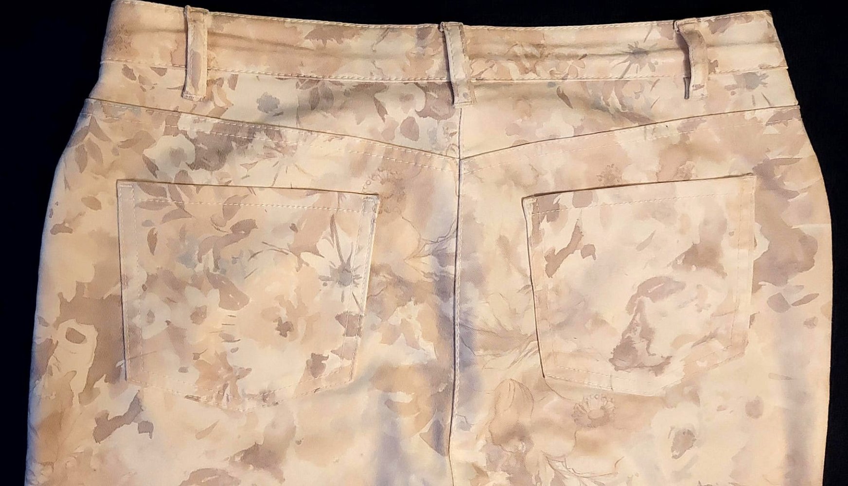Naturweiße Damen Hose Cosma mit Blumenmuster, Größe 38/40 bzw. M