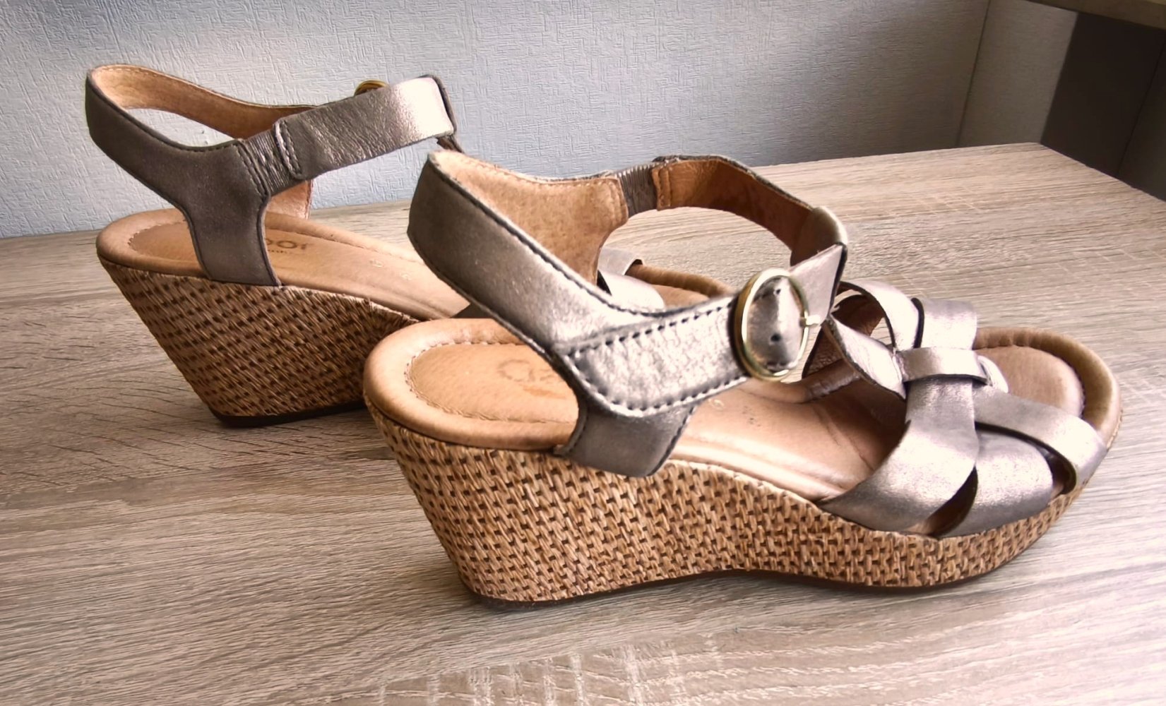 Damen Sandalen, Goldfarben, Marke Gabor, Größe 5½