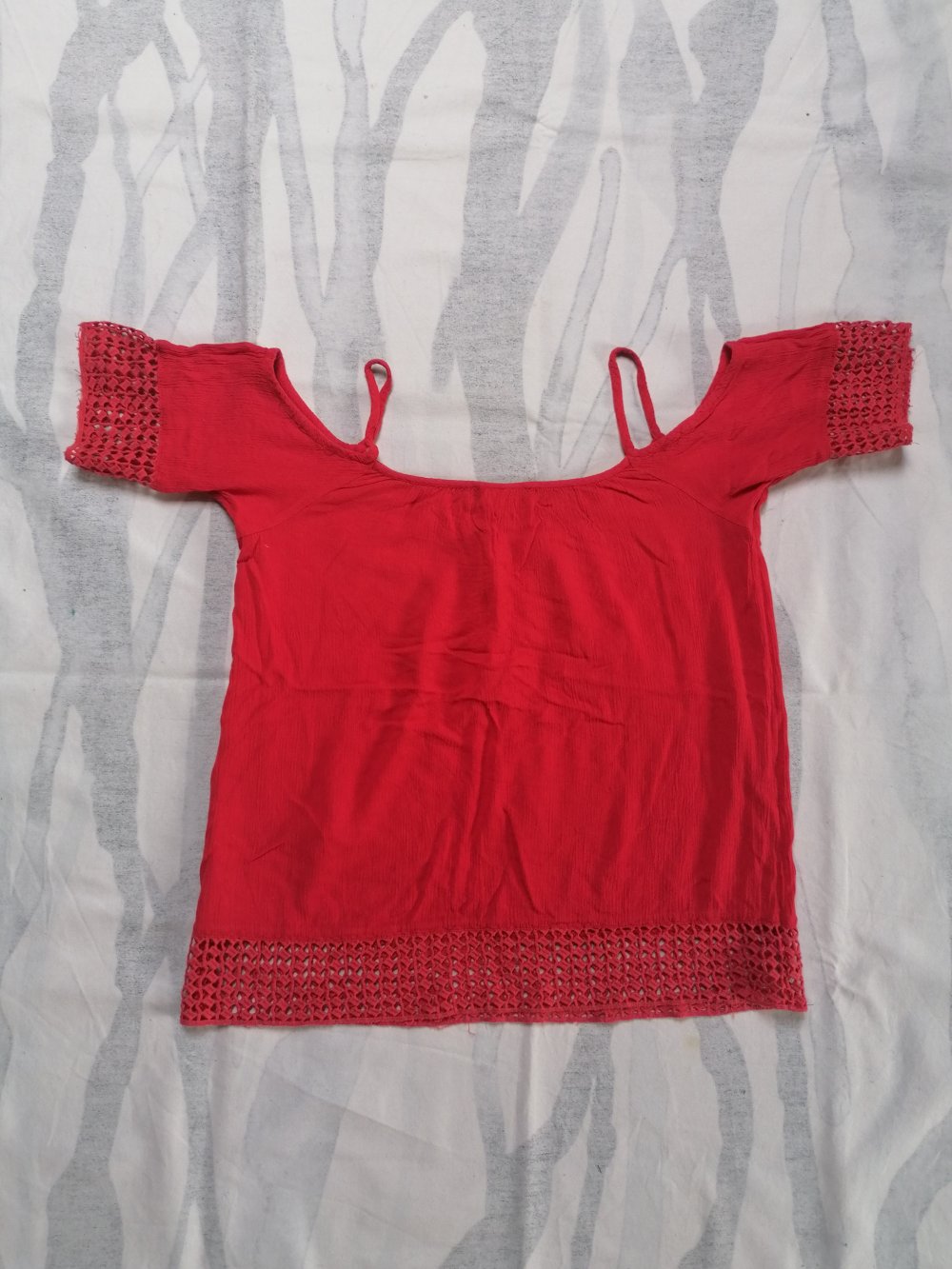 Off-Shoulder Cold Shoulder Bluse Shirt mit Häkelsaum