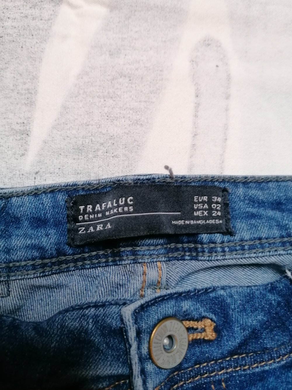 Skinny Destroyed Ankle Jeans