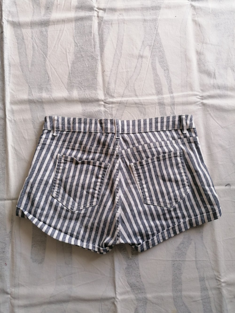 Jeans Shorts Hotpants mit Streifen blau weiß gestreift