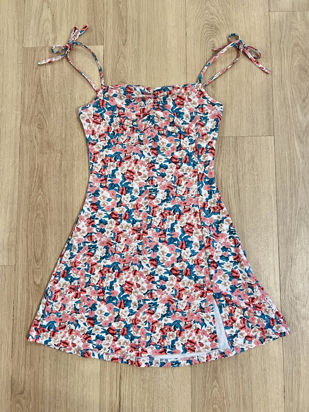 Süßes Damen Jersey geblümtes Blumen Sommer Minikleid Rot Grün XS