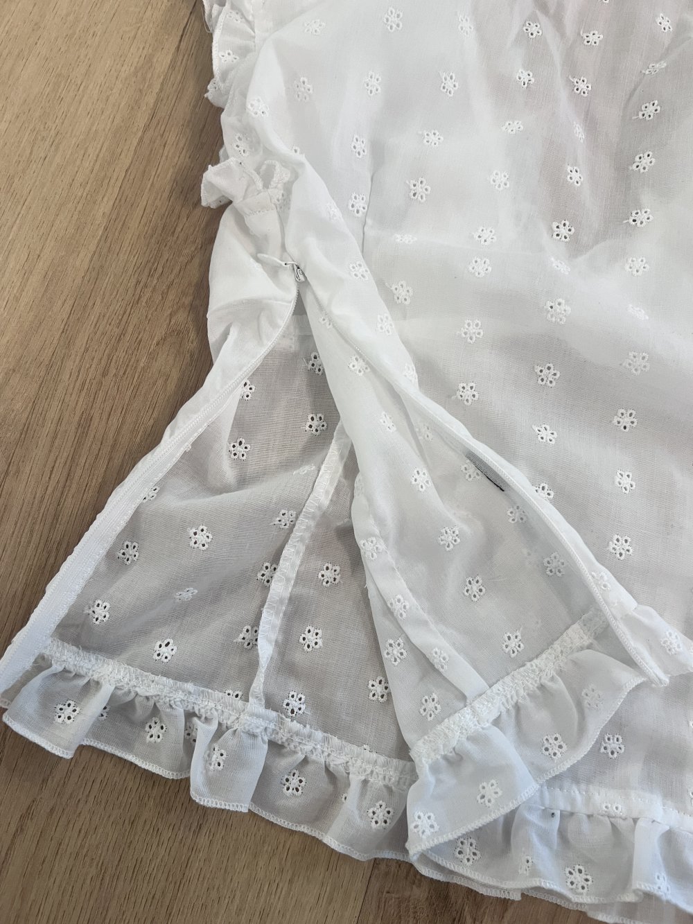 Süße Damen figurbetonende Bluse mit Rüsche Volants und tiefem V-Ausschnitt XS