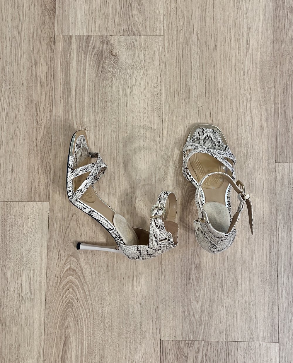 Sexy Damen Schlangen Look High Heel Sandaletten Beige Schwarz Gr. 37