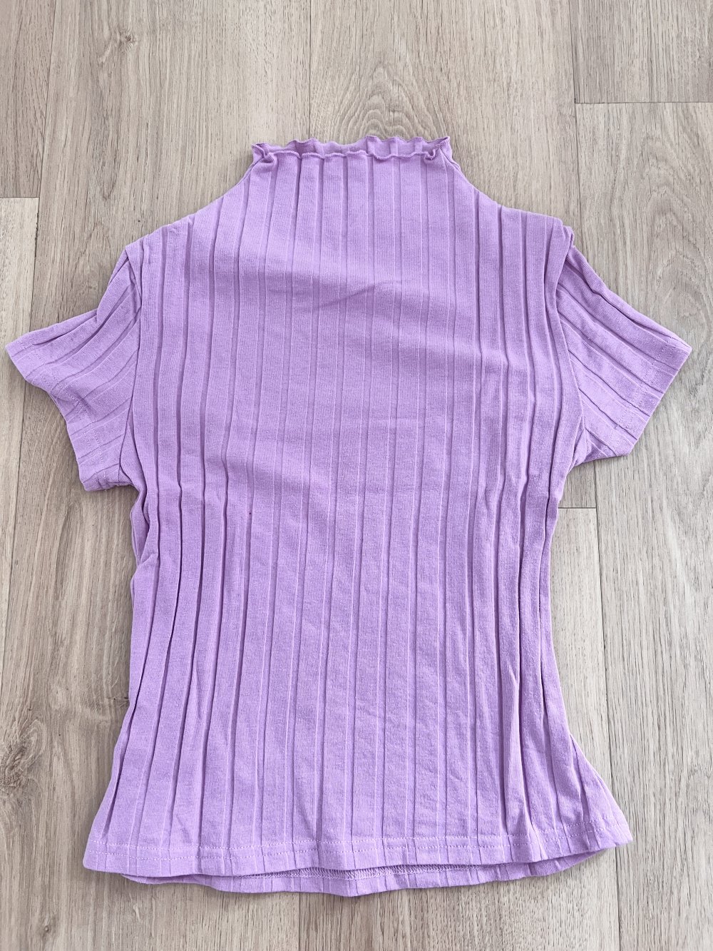 Sexy Stehkragen geripptes Baumwoll T-Shirt mit Cut-Out in Flieder Y2K XS/34