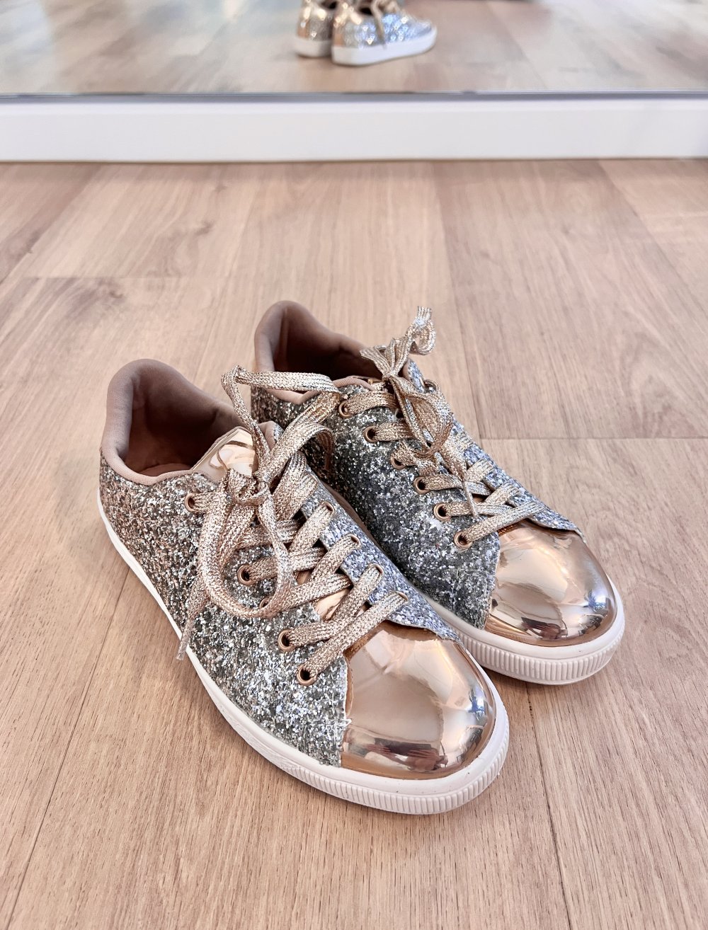 Damen Rosegold Metallic Glitzer Party Schnür Sneaker Turnschuhe wie neu 38