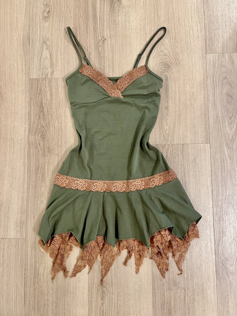 Sexy Damen Zipfel asymmetrisches Minikleid Fee Elfe Fairy Style Y2K Spitze Khaki Braun XS