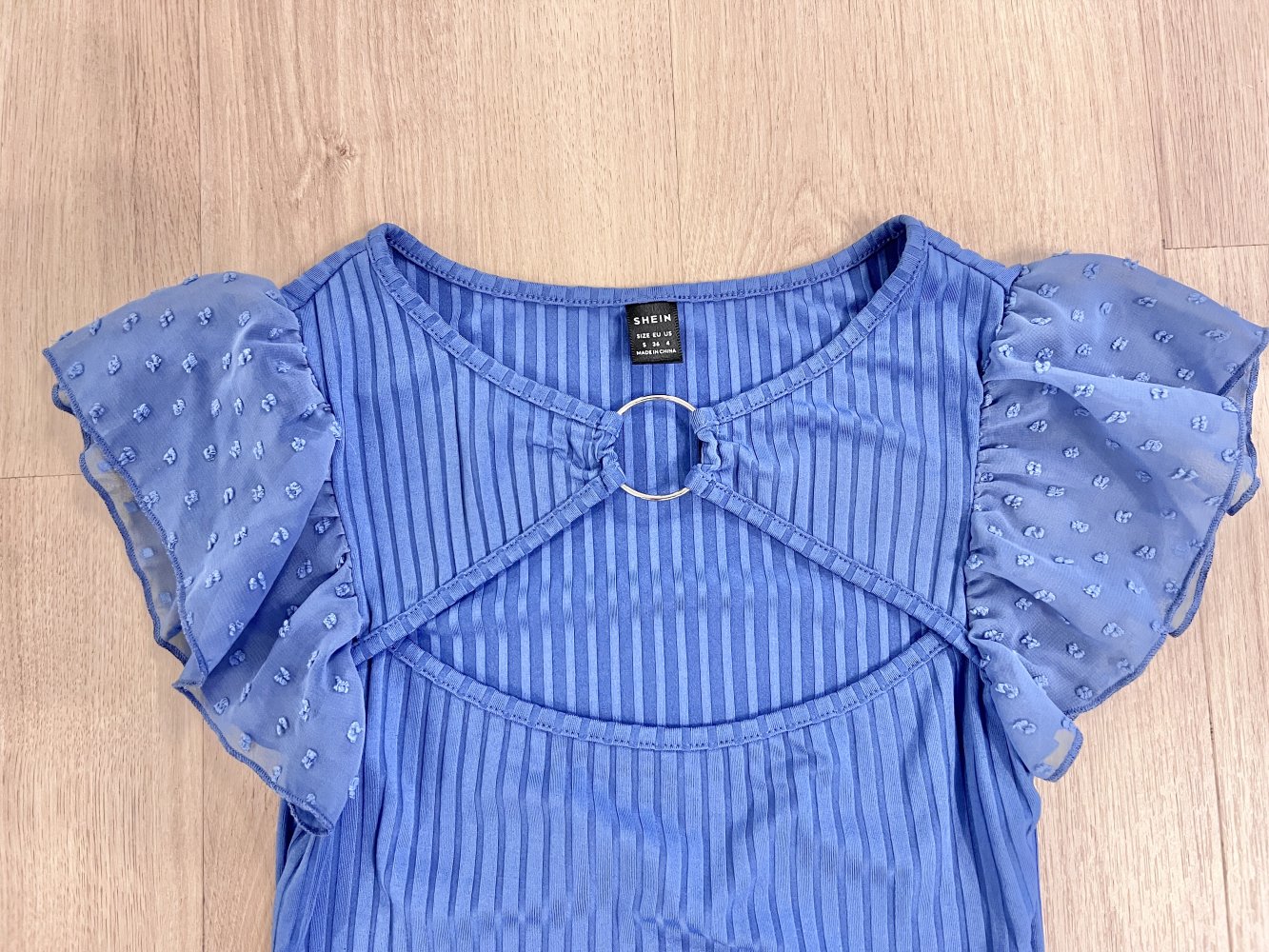 Figurbetonendes Damen T-Shirt gerippt Cut-Out Ring mit Flügelärmeln graublau XS/S