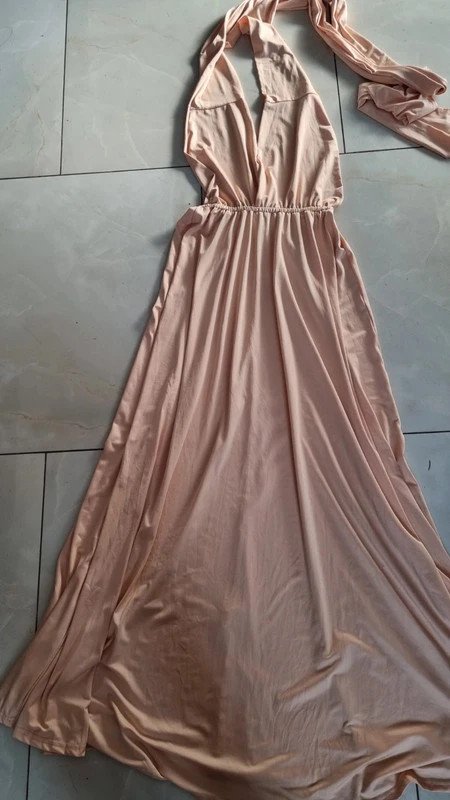 Kleid. Rueckenfrei