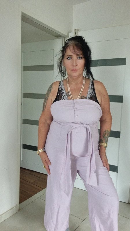 Jumpsuit.Traegerlos. Culottes