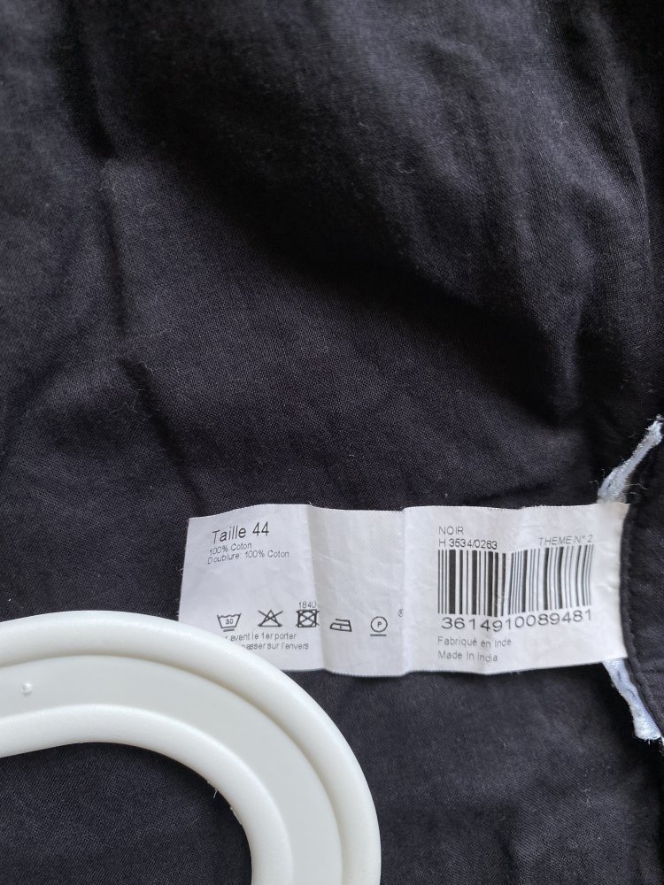 kurze schwarze Baumwollshorts mit gold gelb Stickerei