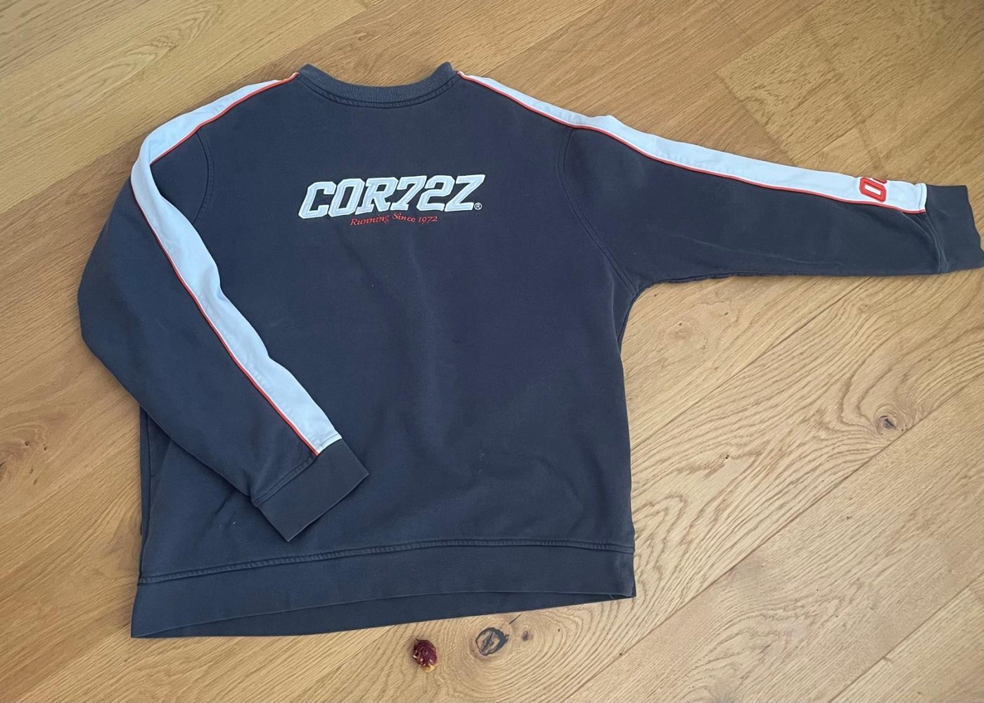 Grauer Vintage Pullover mit Schriftaufzug