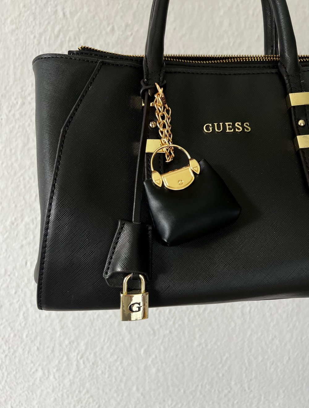 Guess Handtasche Schwarz | Elegant & Zeitlos