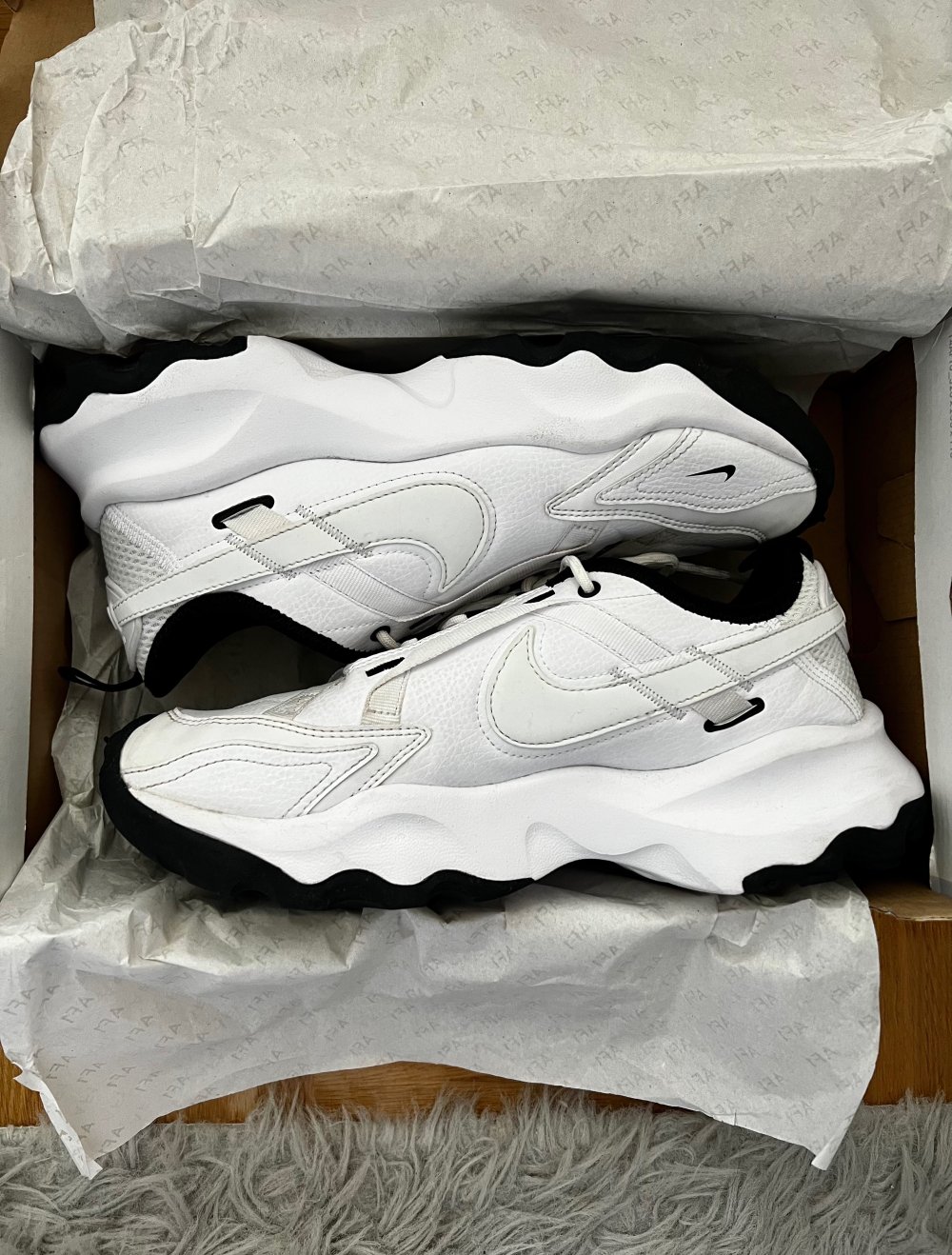 Nike TC 7900 Hochwertige Damen-Sneaker In Weiß und Schwarz Gr. 40/41 Top Zustand