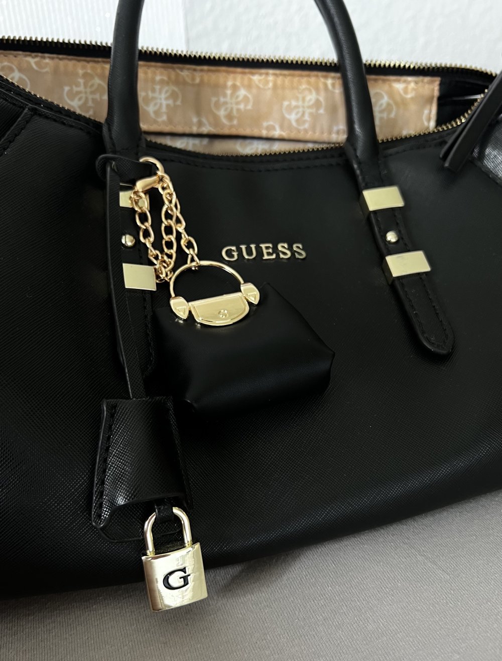 Guess Handtasche Schwarz | Elegant & Zeitlos