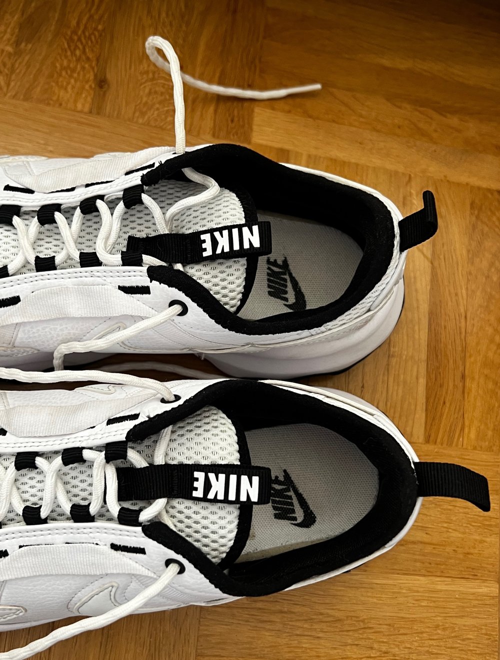 Nike TC 7900 Hochwertige Damen-Sneaker In Weiß und Schwarz Gr. 40/41 Top Zustand