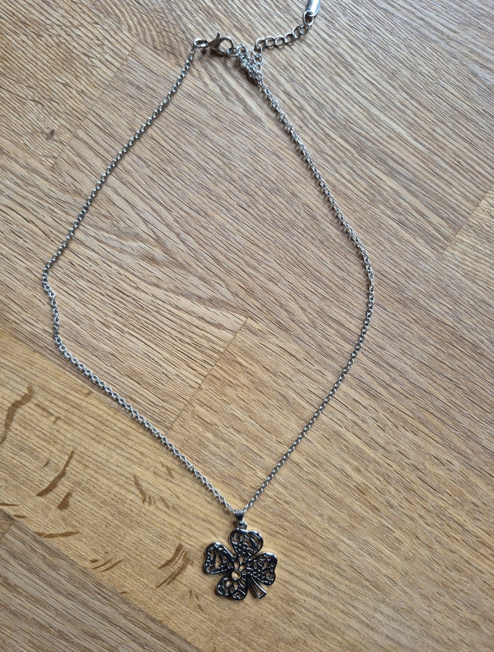 Halskette in Silber (Modeschmuck)