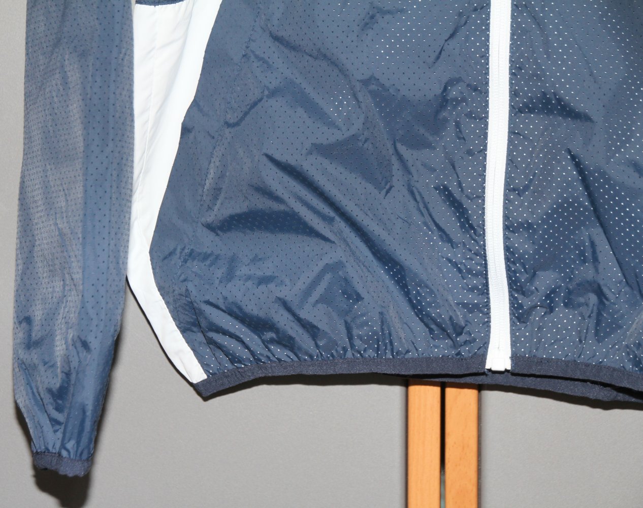 H&M Nylon Windjacke 146 152 leichte Jacke Kapuze blau weiß Neu!