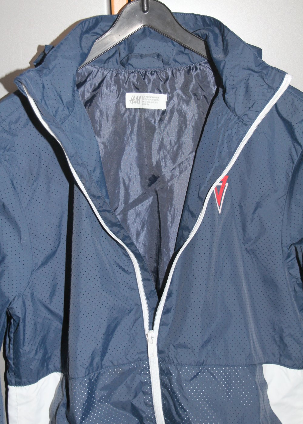 H&M Nylon Windjacke 146 152 leichte Jacke Kapuze blau weiß Neu!