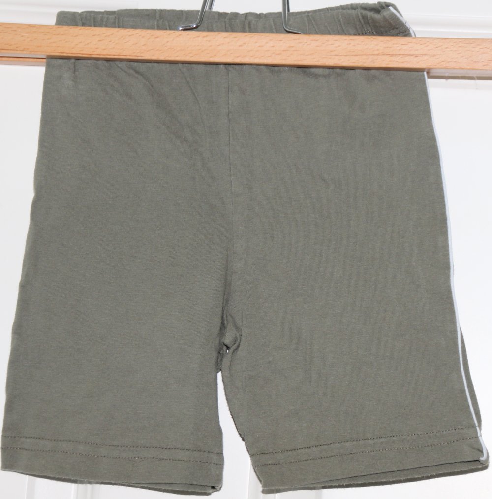 3 Hosen 110 116 122 Freizeithosen Radler Leggings grün grau weiß