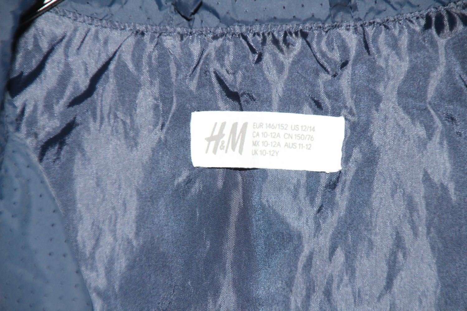 H&M Nylon Windjacke 146 152 leichte Jacke Kapuze blau weiß Neu!