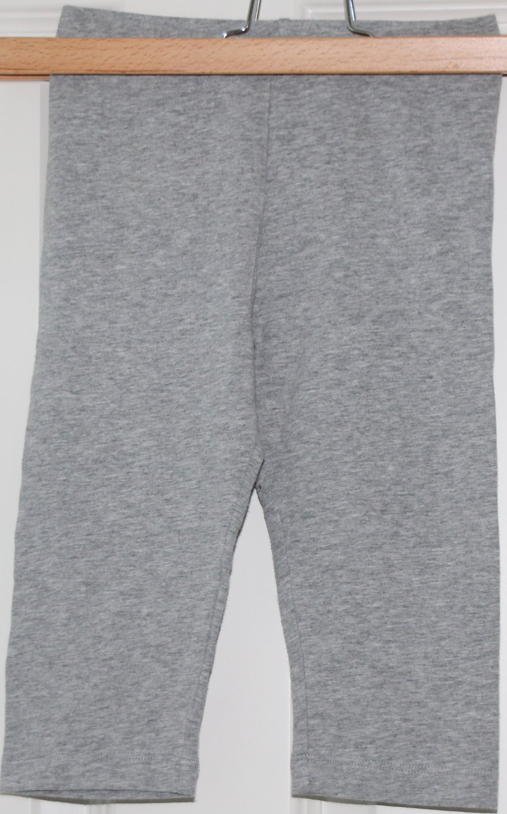 3 Hosen 110 116 122 Freizeithosen Radler Leggings grün grau weiß