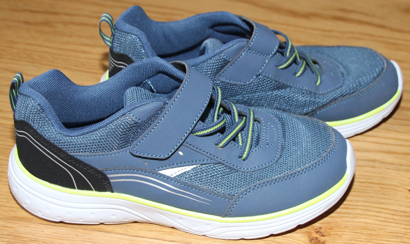 Vty Sportschuhe Turnschuhe Gr. 36 Sport Schuhe turnen w Neu