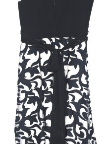 Elegantes schwarz-weiß Kleid mit Pailletten, ideal für festliche Anlässe