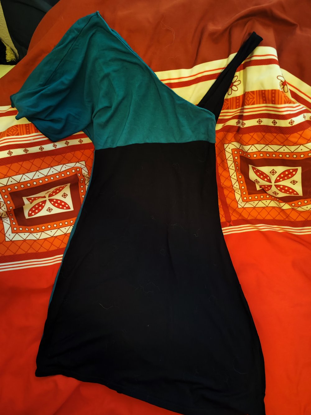 Asymmetrisches Kleid 