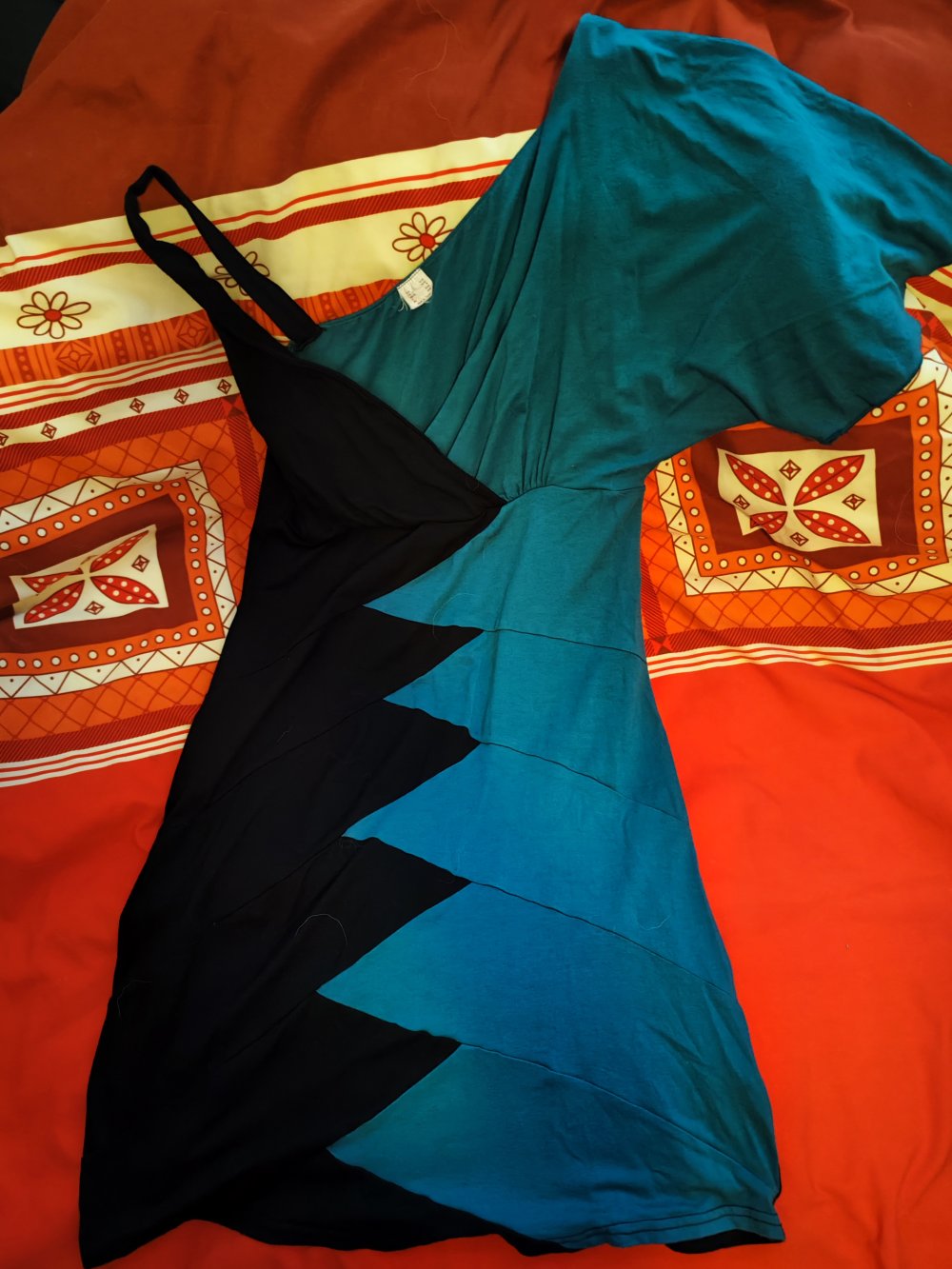Asymmetrisches Kleid 