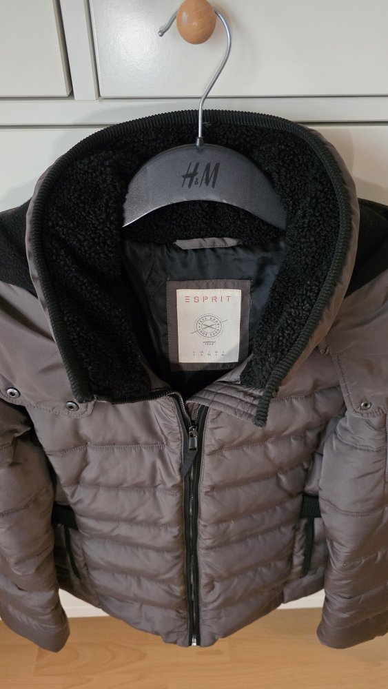Esprit Jacke / Winterjacke in Gr. L