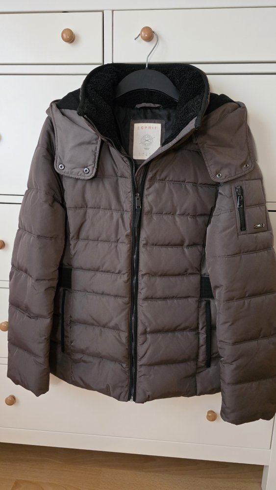 Esprit Jacke / Winterjacke in Gr. L