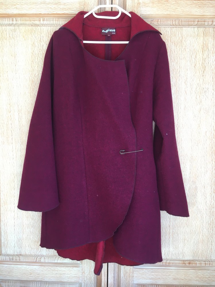 Luzifer Berlin Mantel Gr. L 100% Wolle weinrot-rot