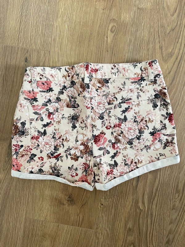 Shorts mit Blumenmuster | Amisu