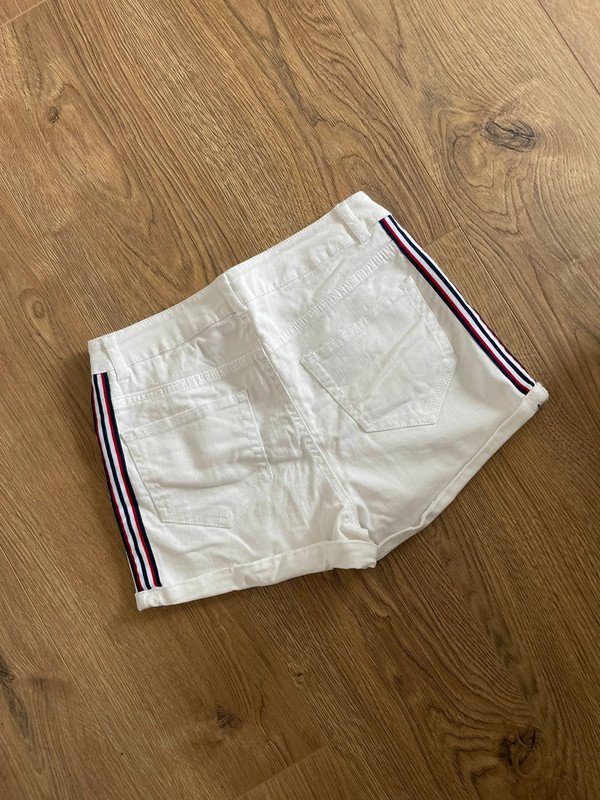 Weiße Shorts, mit Streifen | Fishbone