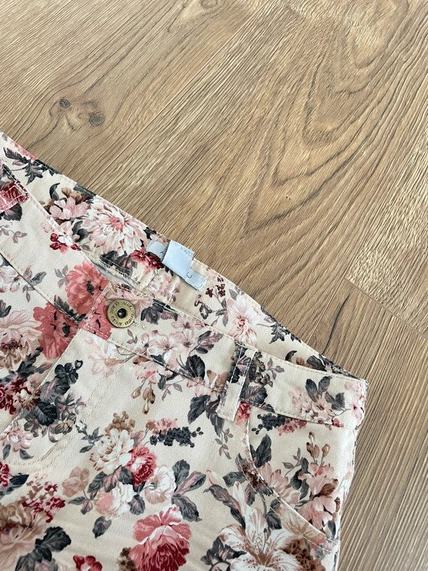 Shorts mit Blumenmuster | Amisu