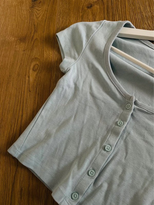 Kurzes Shirt in Babyblau | H&M