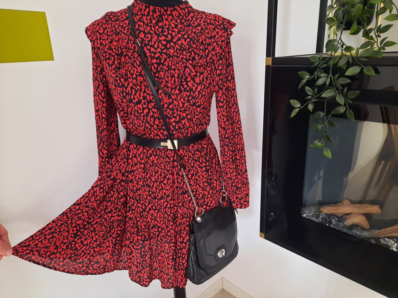 Wie NEU Zara Lockeres Midikleid Volant A Linie Boho verspielt XS