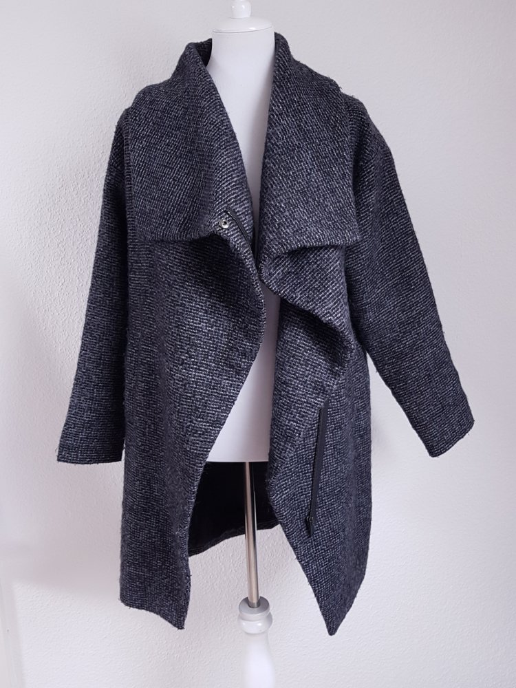 Asymmetrischer Mantel von Vero Moda S blau großer Kragen